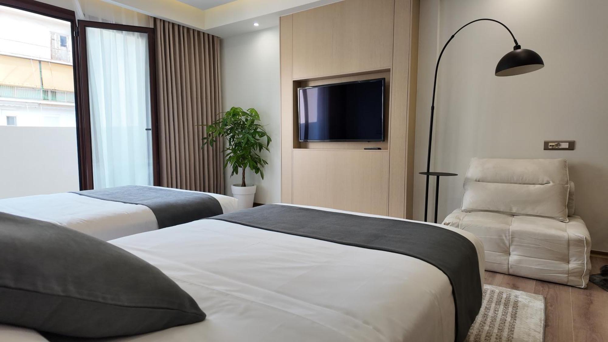 Cc Lux Piraeus