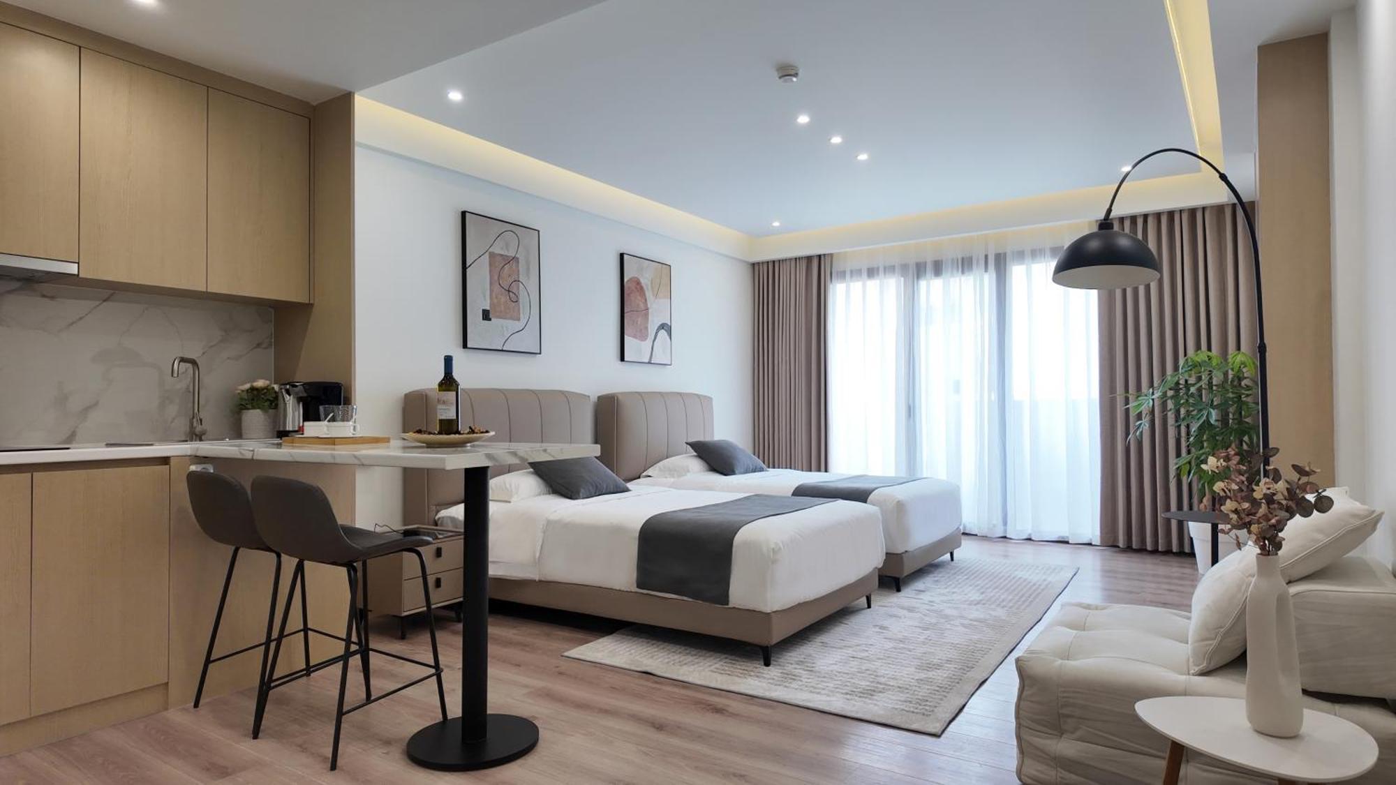 Cc Lux * Piraeus