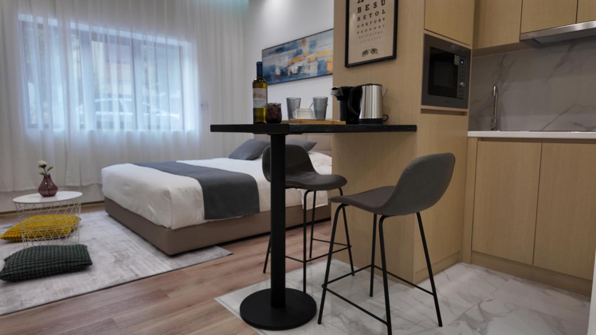Cc Lux * Piraeus